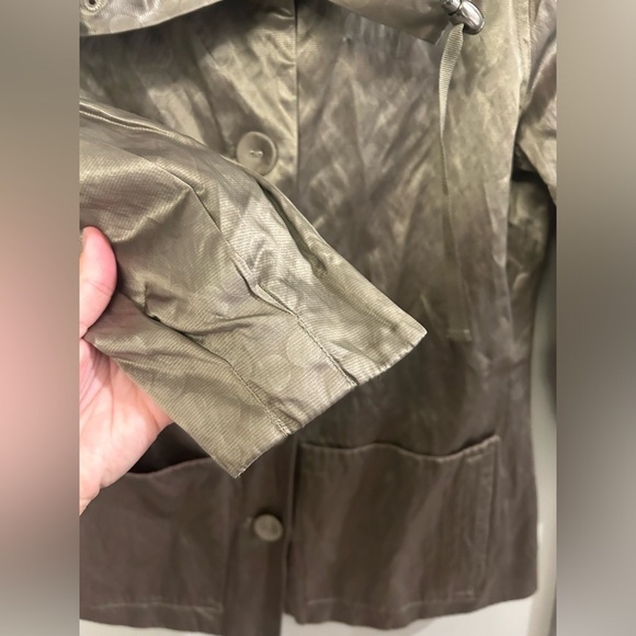 Chico’s Jacket 0 Gold Metallic Rain Coat Gold Dots Collared Buttons - Picture 7 of 10